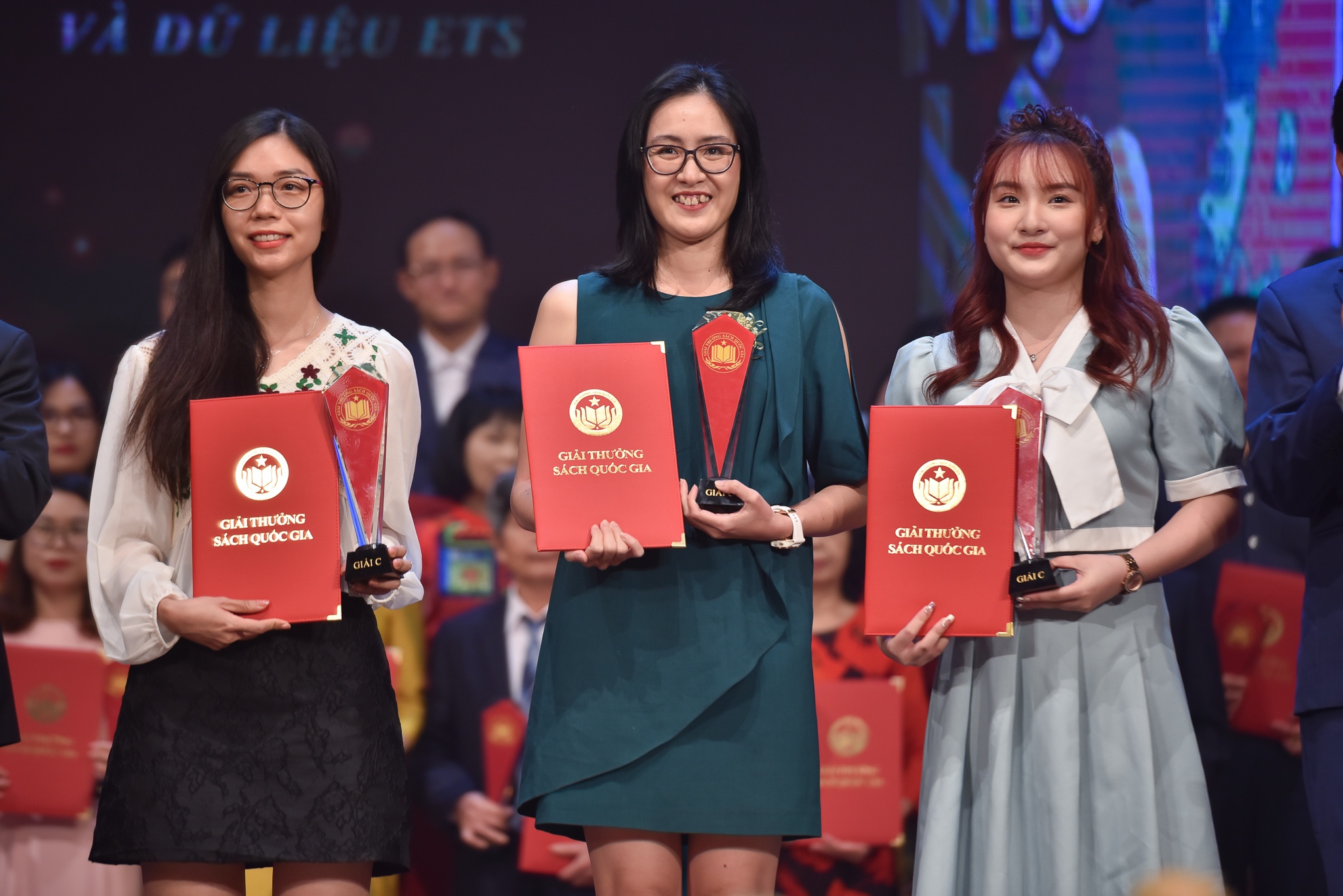 Su khich le lon cho nguoi lam sach hinh anh