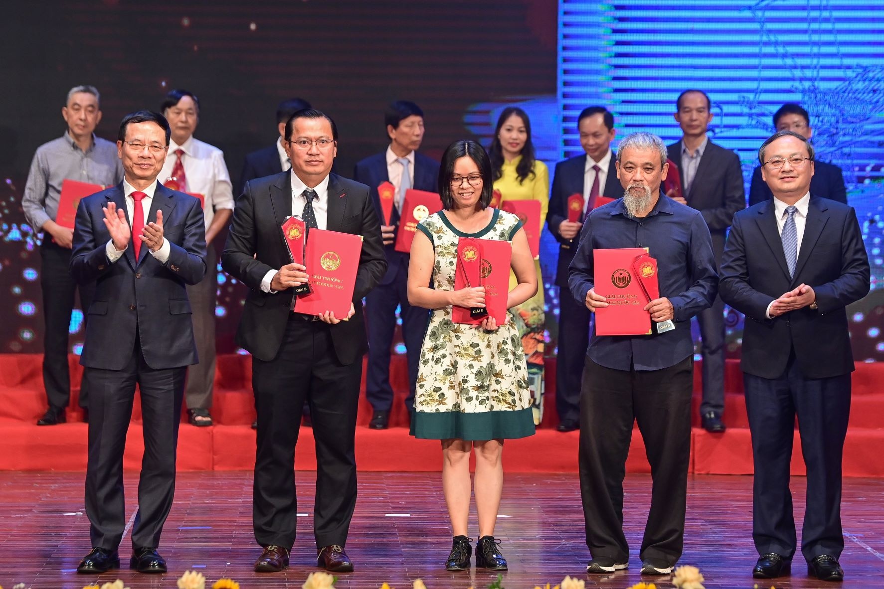 Giai sach Quoc gia anh 3