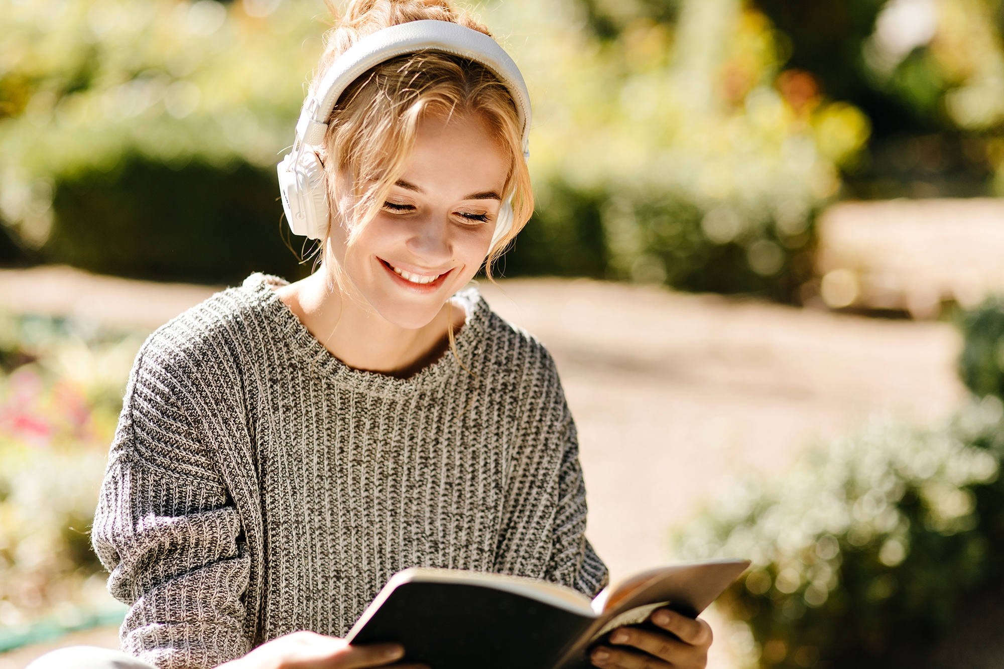 Canh tranh tren thi truong sach noi hinh anh