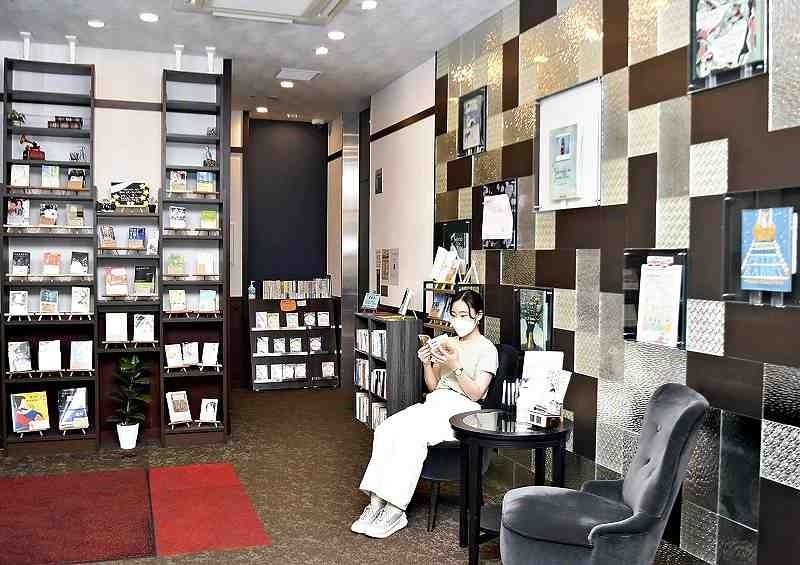 Thang sach mua thu huong toi thuc day nganh sach Nhat Ban hinh anh