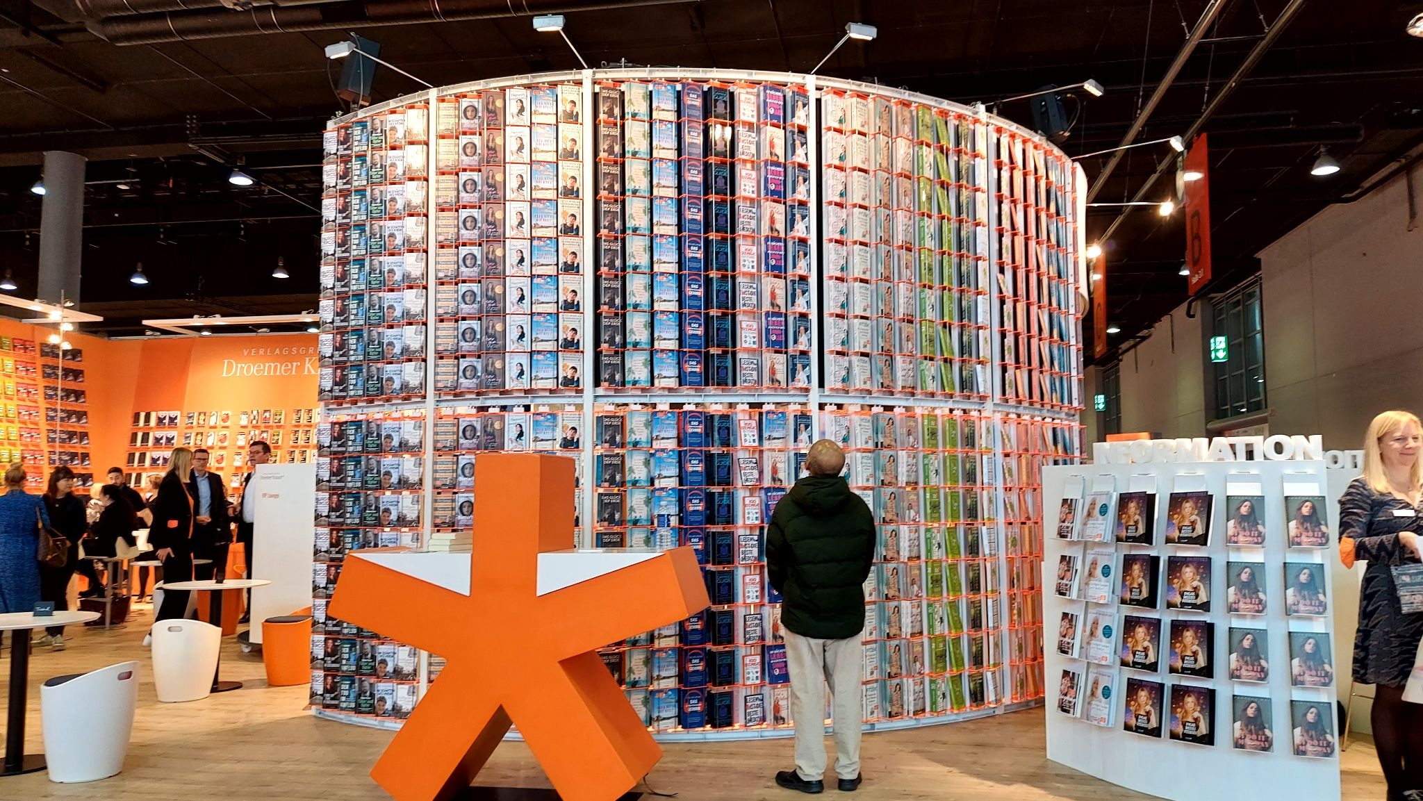 Hoi sach Frankfurt anh 1