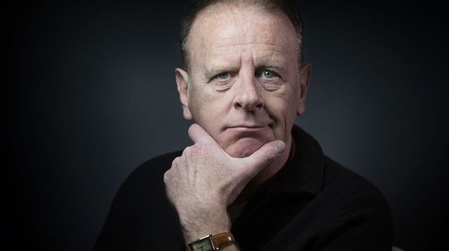 Tac gia 'Cua hieu tu sat' qua doi hinh anh