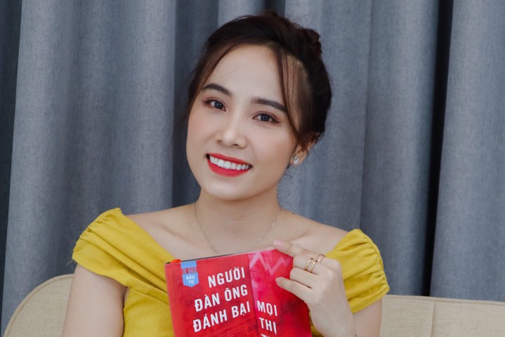 Nguoi thu am sach noi doc 250 cuon mot nam hinh anh