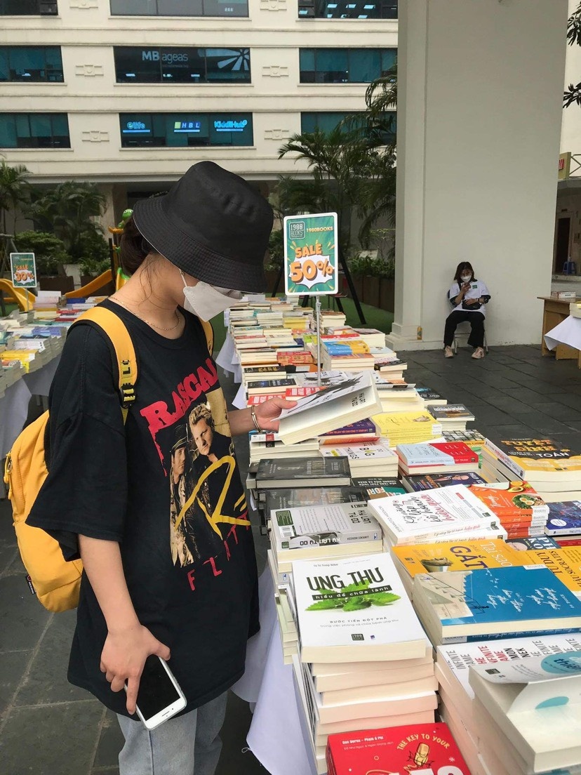 Tien mua sach anh 3