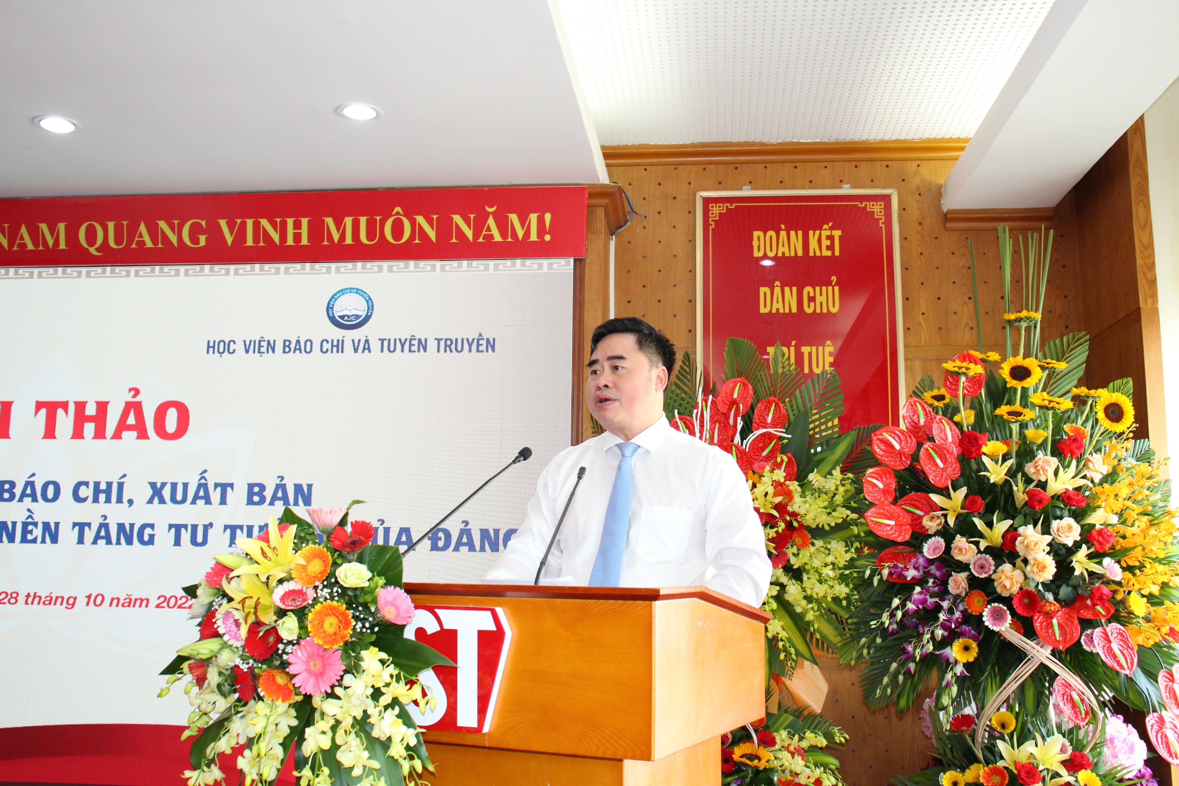 Ly luan chinh tri anh 1