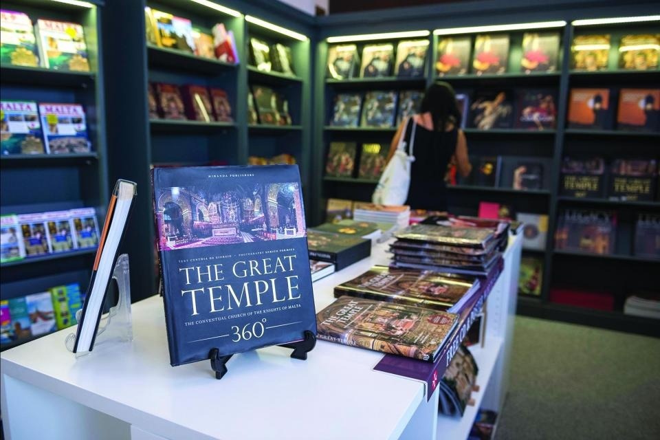 Nganh xuat ban sach Malta doi mat ap luc kep hinh anh