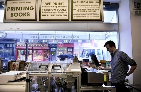 Gia giay in tang cao toan cau hinh anh