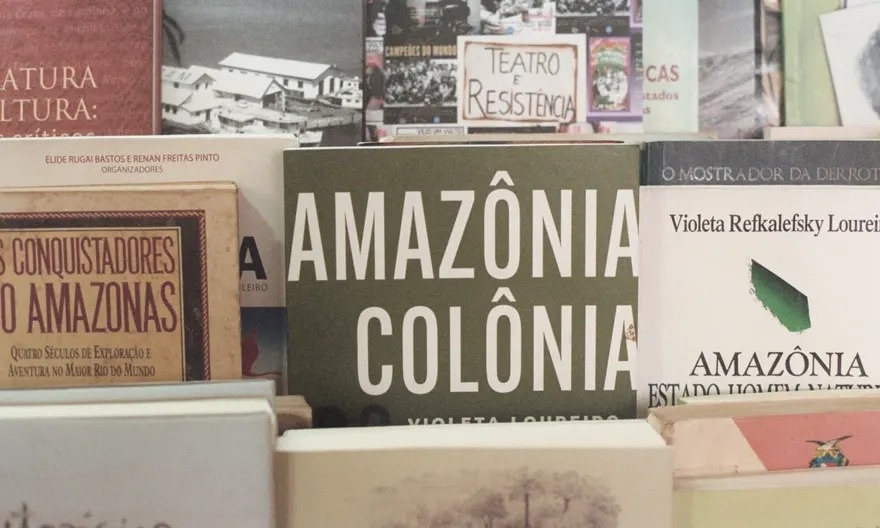 Cau chuyen cua mot hieu sach nho lan toa nen van hoc Amazon hinh anh