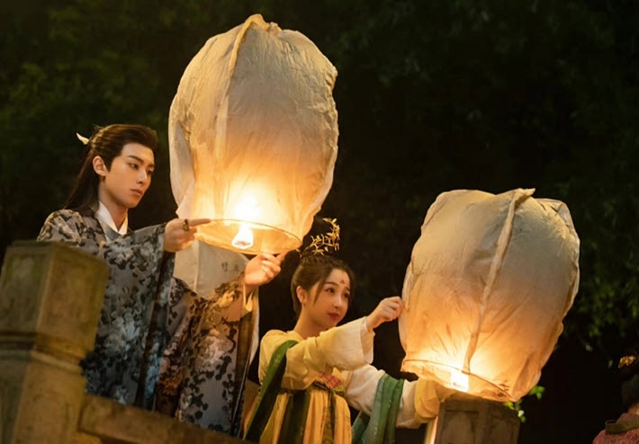 Giai thuong, phim chuyen the thuc day sach ban chay Trung Quoc hinh anh