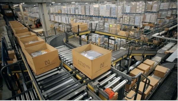 Nha xuat ban Hachette cong bo chien luoc giam phat thai carbon moi hinh anh