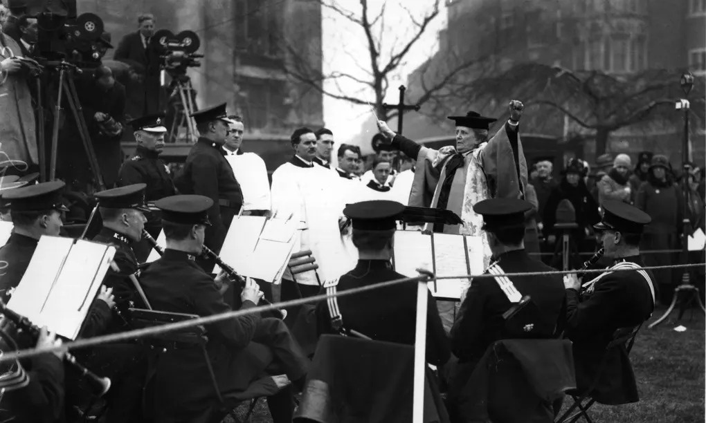 Bon nu nghe si thay doi the gioi am nhac hinh anh