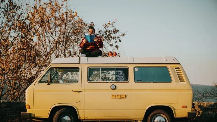 8 cuon sach ve tiet kiem tien, nghi huu tu nam 35 tuoi hinh anh