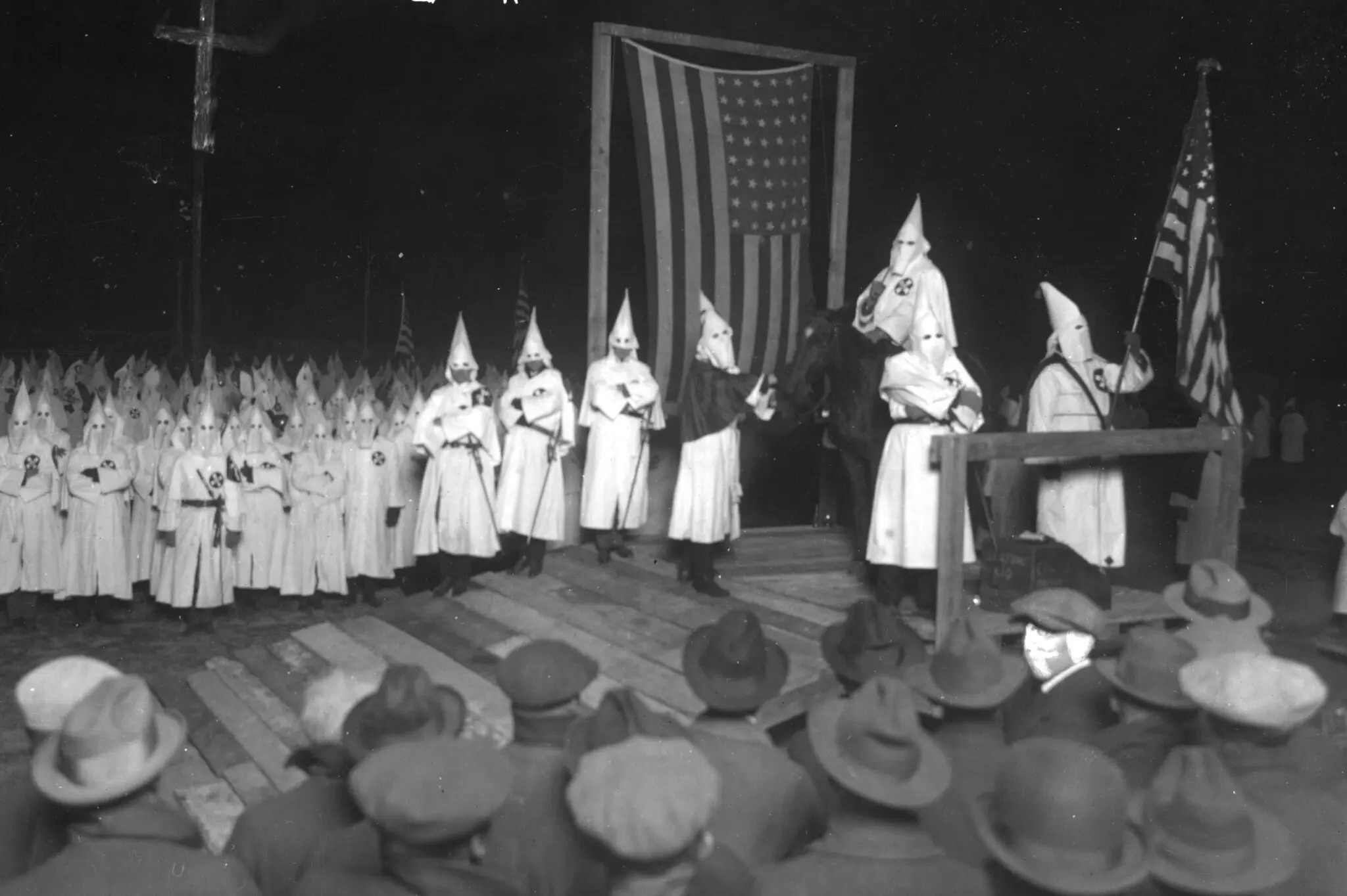 s-tr-i-d-y-v-s-p-c-a-m-t-th-l-nh-h-i-k-n-ku-klux-klan-th-gi-i