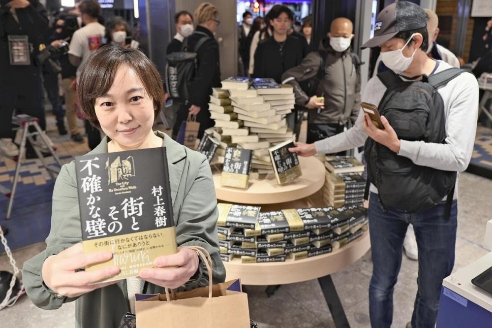 Sach moi Murakami anh 2