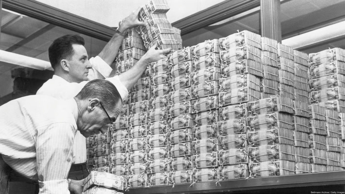 Sau cuon sach  hay ke ve lich su cua tien te hinh anh