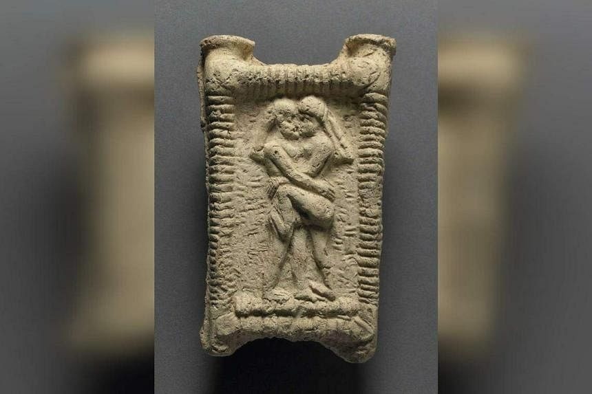 Nu hon dau tien trong lich su duoc ghi lai co tu gan 5.000 nam truoc hinh anh