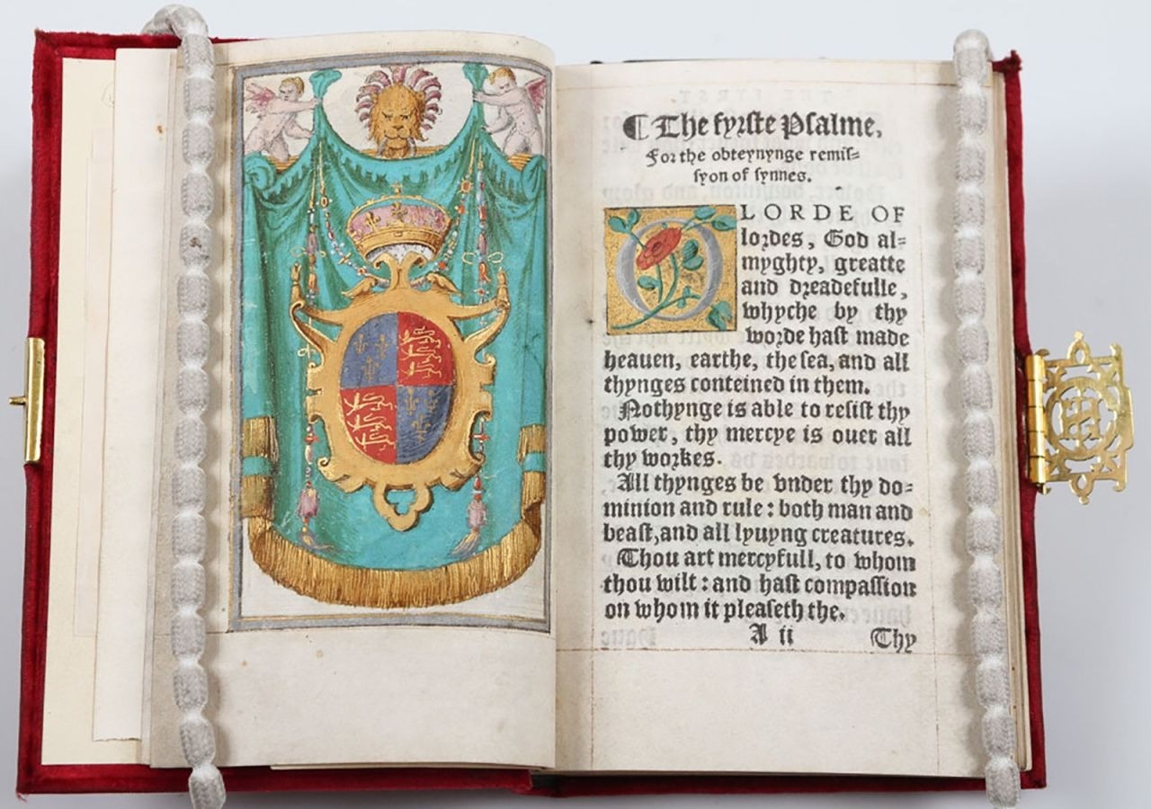 Phat hien nhieu net ve cua Vua Henry VIII trong sach cau nguyen co hinh anh