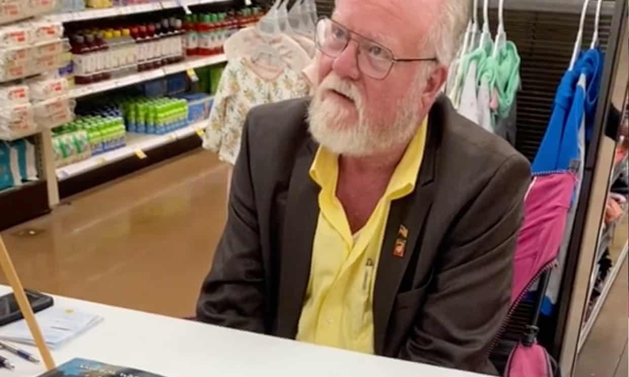 Tac pham dau tay cua nha van My an khach nhat Amazon nho mang xa hoi hinh anh