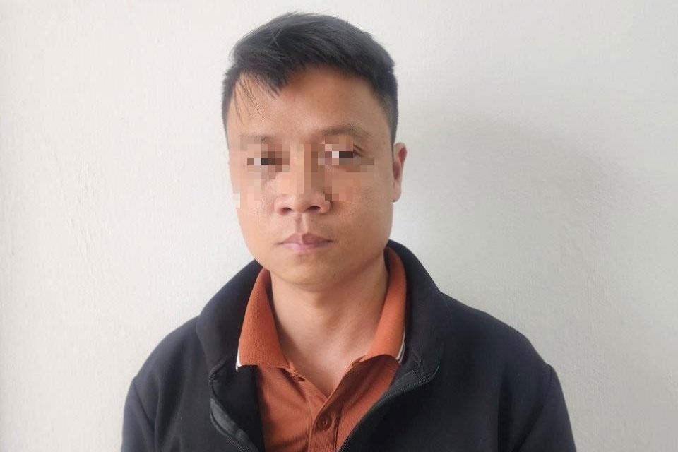 Bat giu cuu nhan vien ngan hang lua tien dong nghiep hinh anh