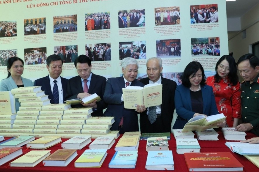 Sach cua Tong bi thu anh 1