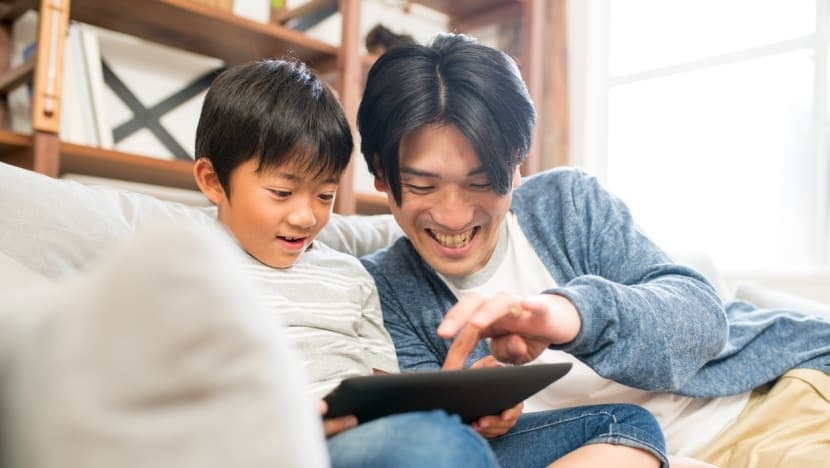 Cach phat trien van hoa doc cho tre trong ky nguyen so hinh anh