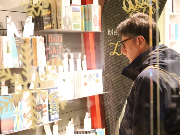 Doanh thu thi truong sach Duc giam 1,9% hinh anh