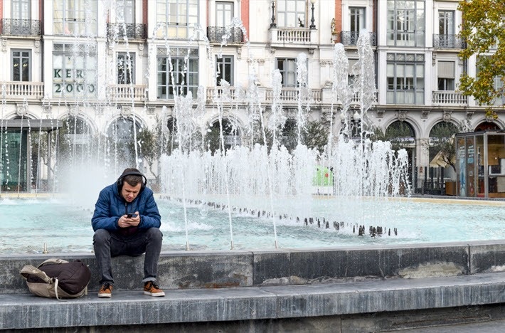 Thi truong sach noi tieng Tay Ban Nha tang truong manh hinh anh