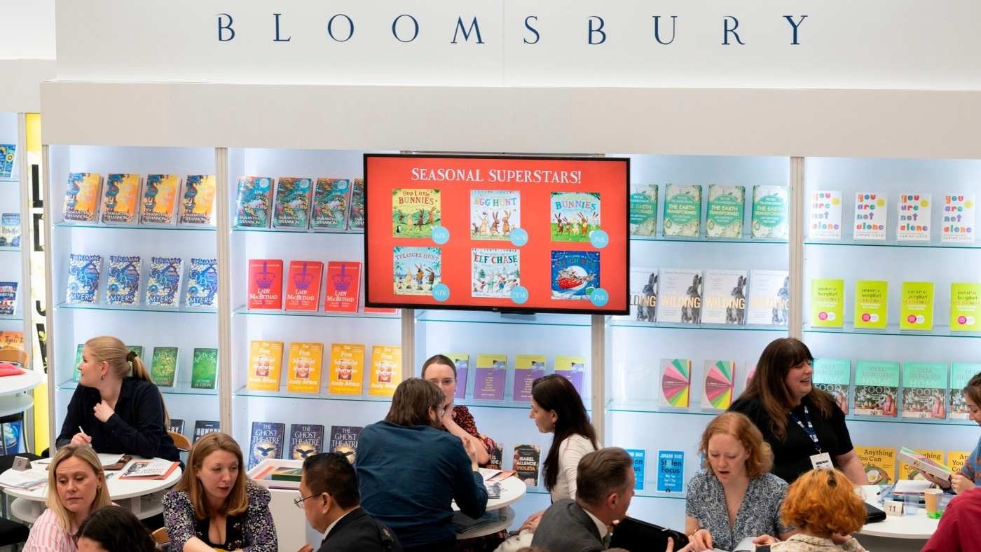 Gioi xuat ban Anh keu goi chinh phu ho tro nganh cong nghiep sach hinh anh