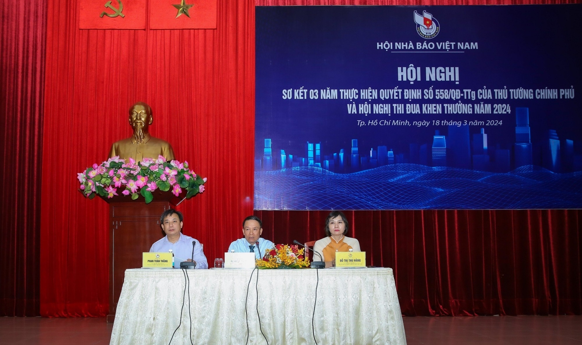 Tac pham bao chi anh 2