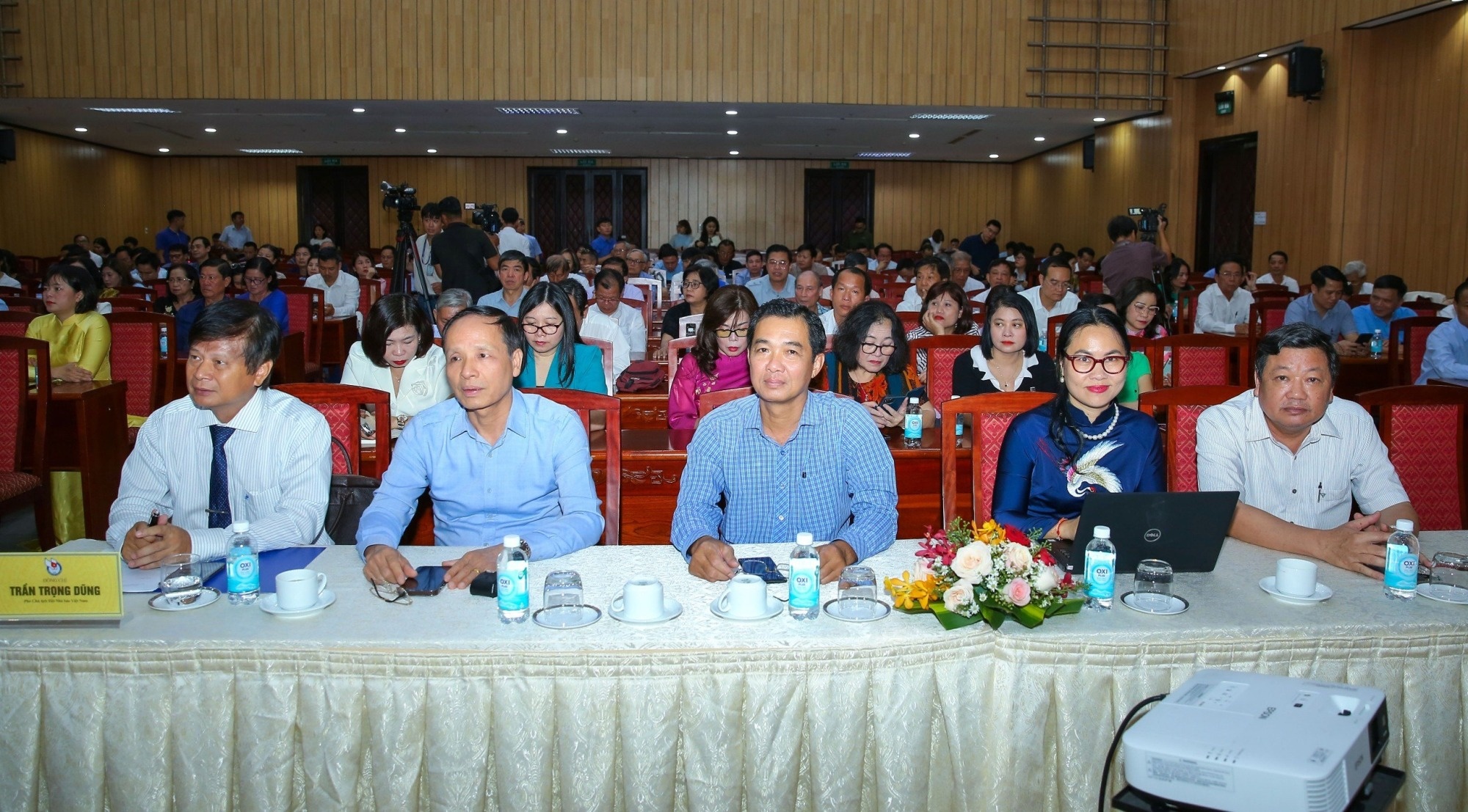 Tac pham bao chi anh 4