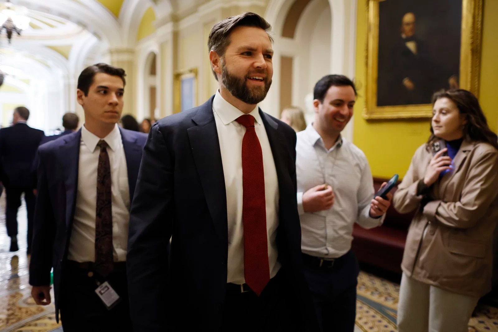 Ung vien pho tong thong cua Trump la tac gia sach an khach hinh anh