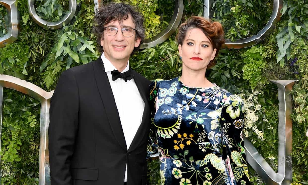 Vo cu 'boi roi' truoc cao buoc xam hai tinh duc cua nha van noi tieng hinh anh