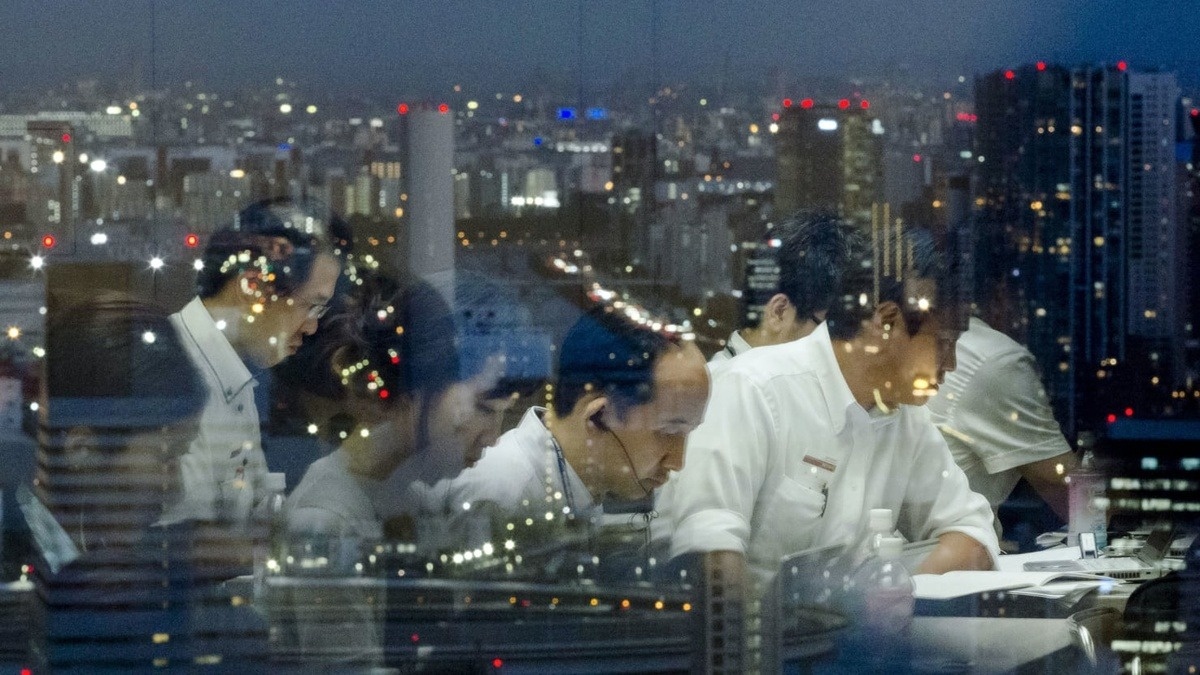 Chuan muc 996, karoshi va thuc trang bao dong cua lam viec qua suc hinh anh