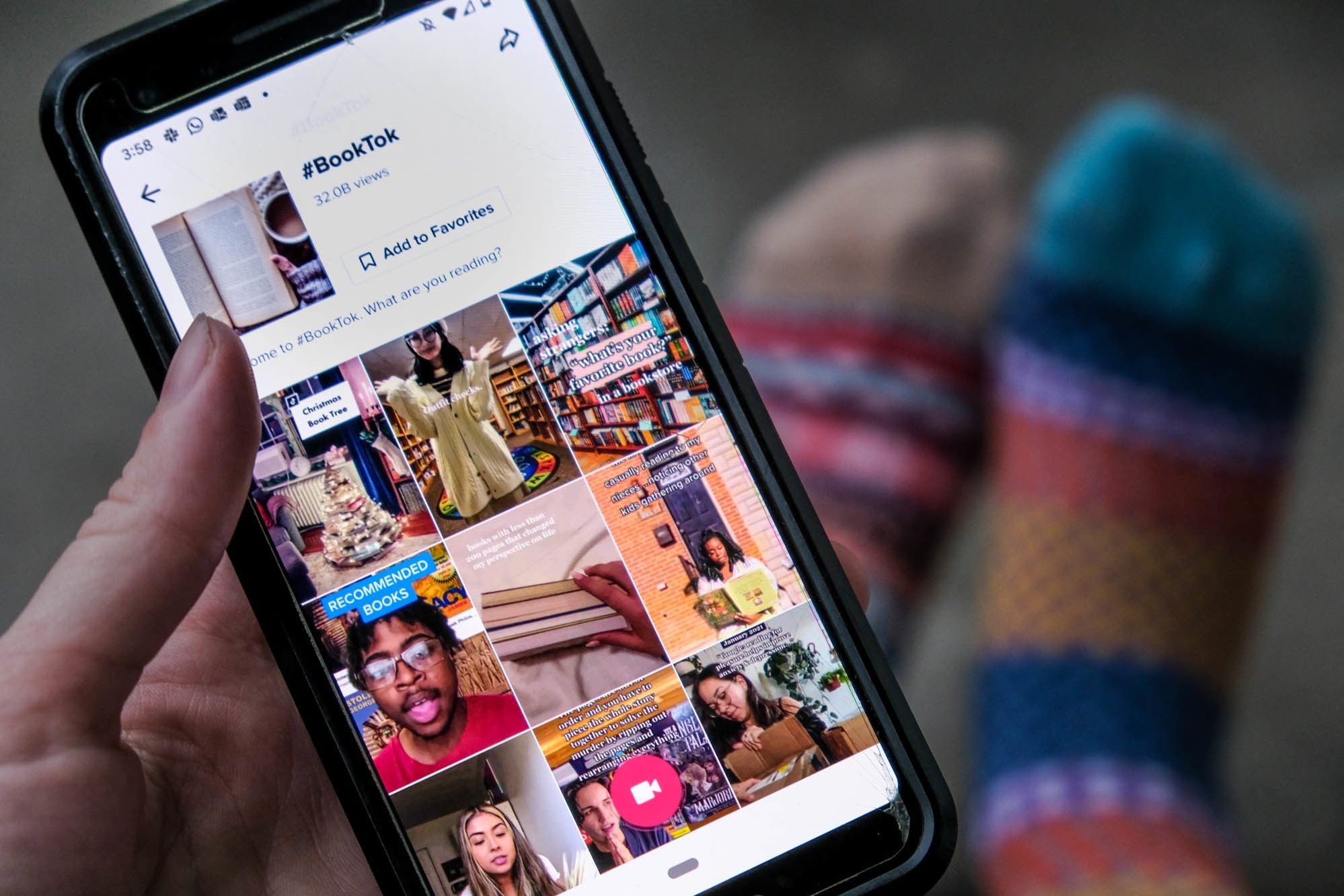 Suy nghi trai nguoc cua BookTokers hinh anh