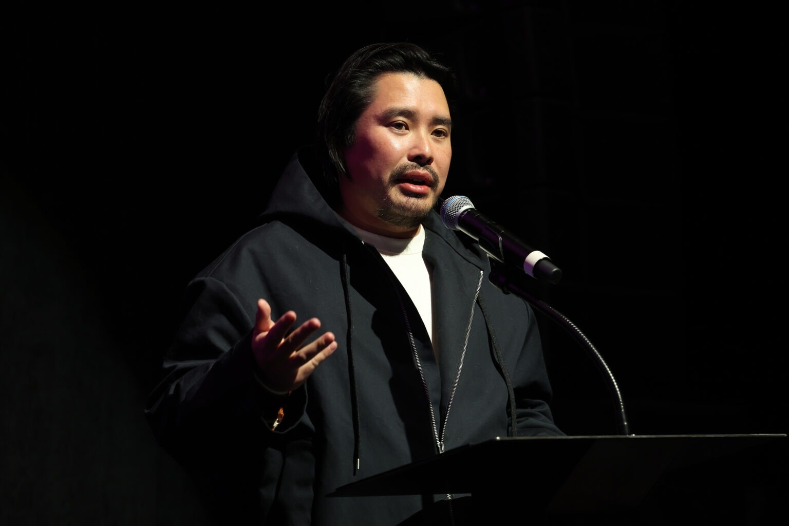 Dao dien 'The Stringer' ngac nhien vi nhung tieng noi ung ho Nick Ut hinh anh