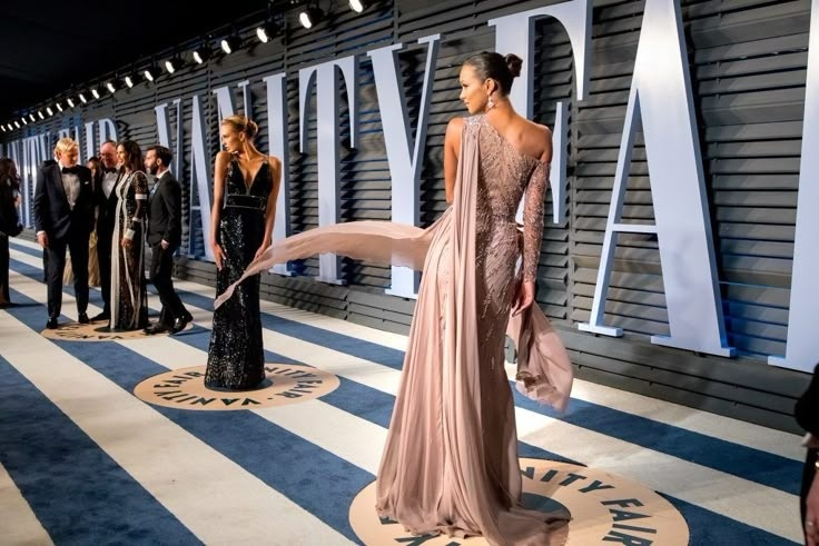 Gioi tinh hoa xuat ban dinh hinh van hoa cao cap My hinh anh