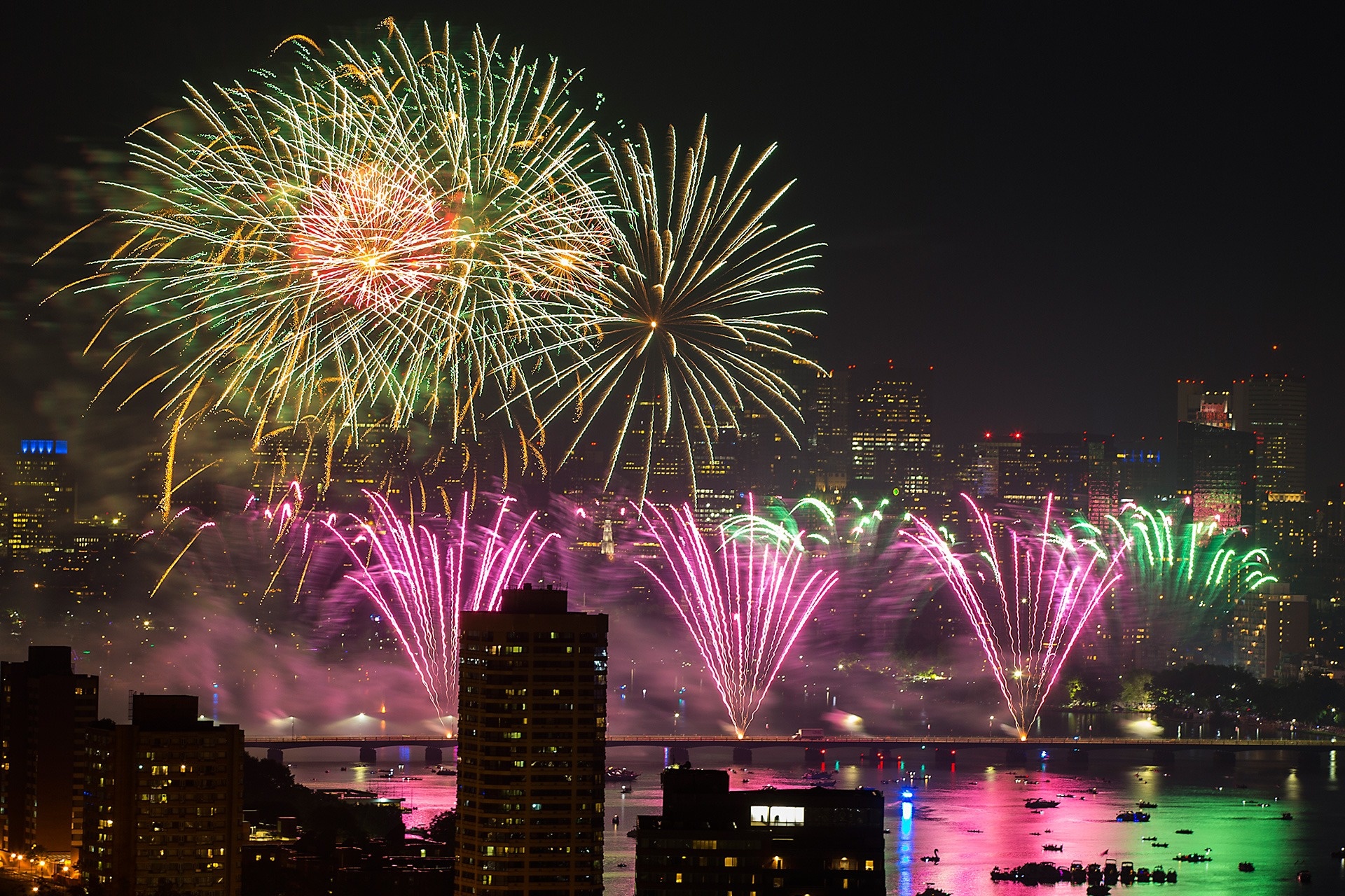 Phao hoa - tu giai tri den muu do chia re va chinh tri hinh anh