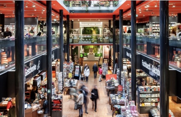 Gioi tre la dong luc cua thi truong sach Duc hinh anh