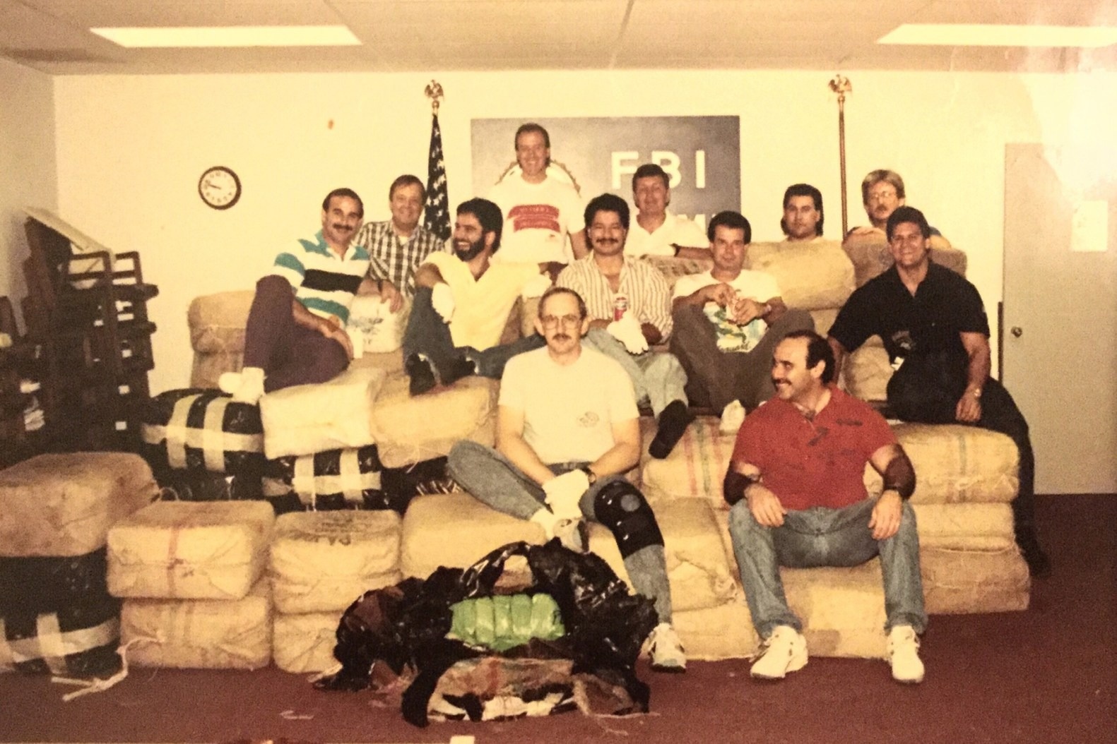 Vao vai ke buon lau, rua tien, dac vu FBI thu hang trieu USD hinh anh