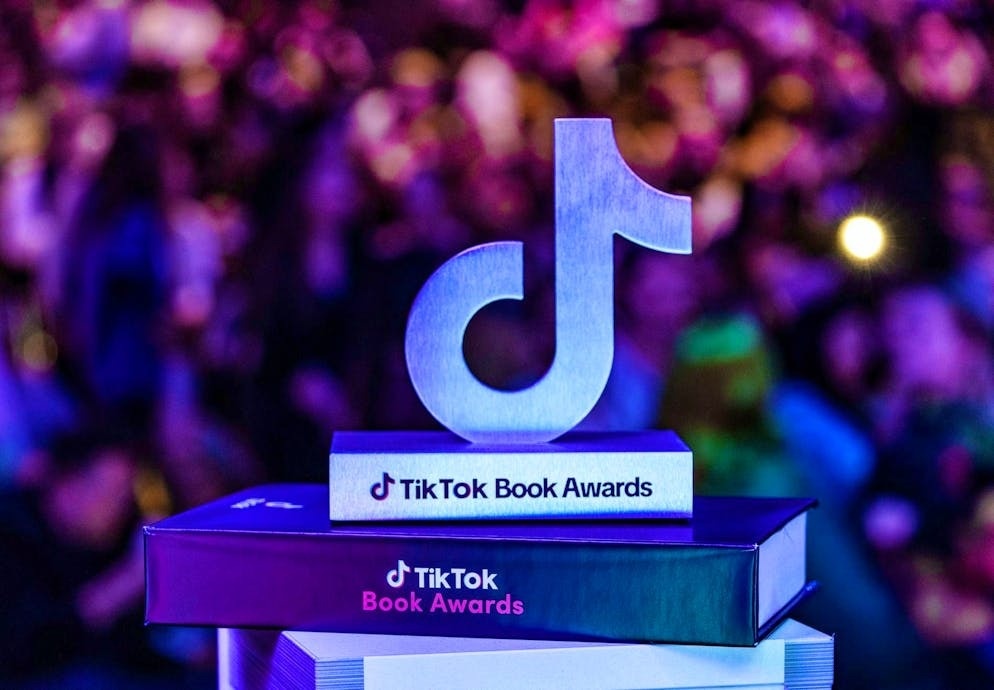 Giai thuong TikTok thach thuc suc manh gioi phe binh van hoc hinh anh