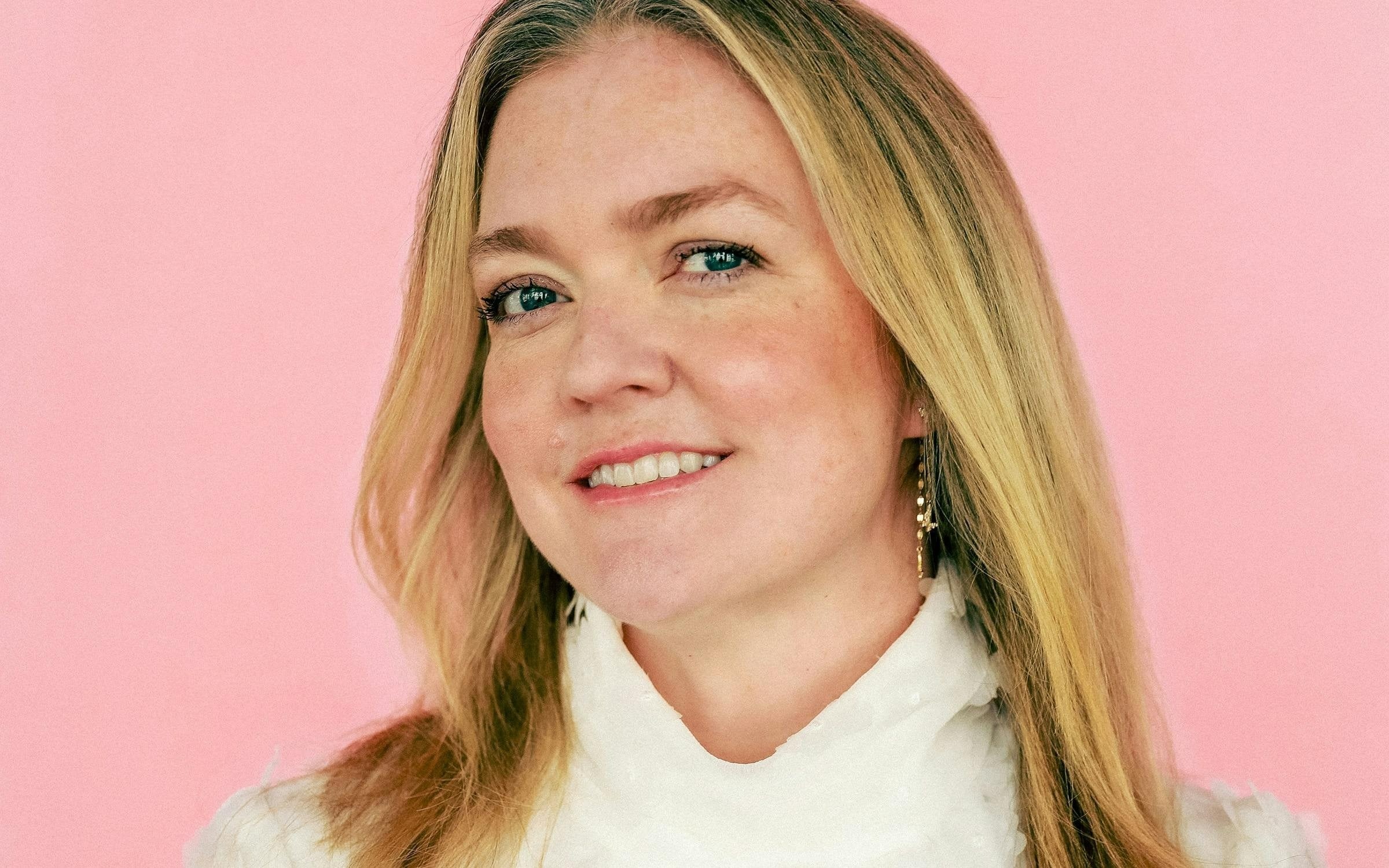 Danh tieng va tai san cua 'nu hoang' BookTok hinh anh