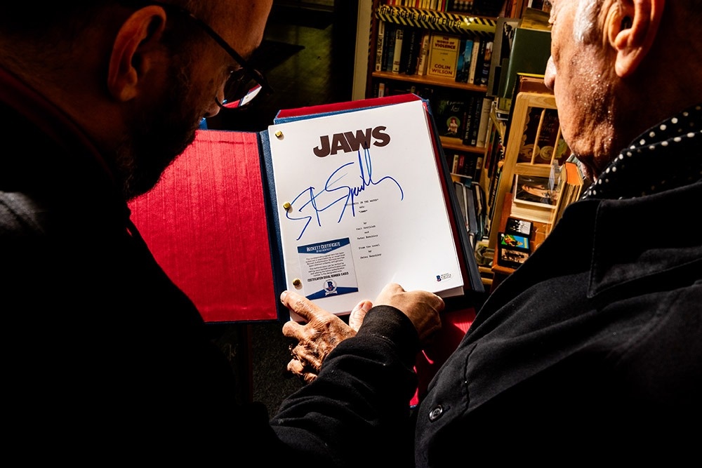 Hieu sach hiem noi loat sao Hollywood do xo toi hinh anh