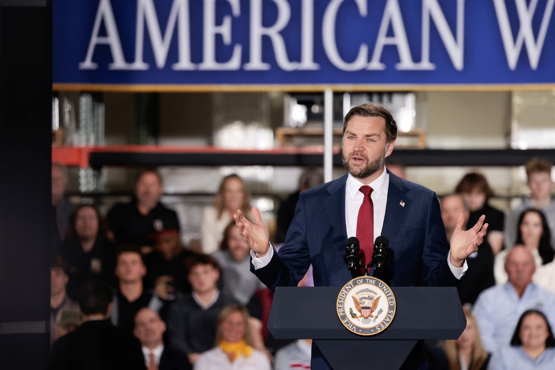 JD Vance ra hoi ky giua don doan tranh cu noi nghiep Trump? hinh anh