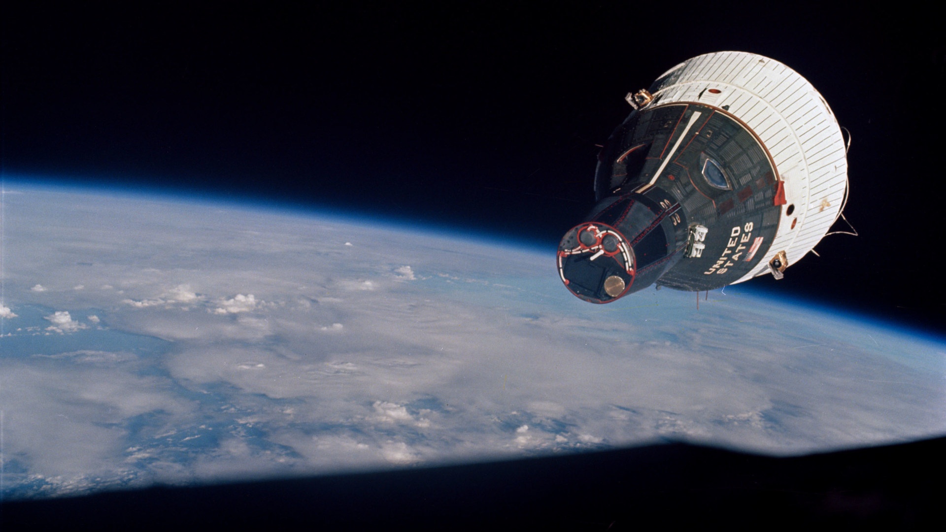 Dieu thot tim chua ke ve cuoc chinh phuc Mat Trang hinh anh