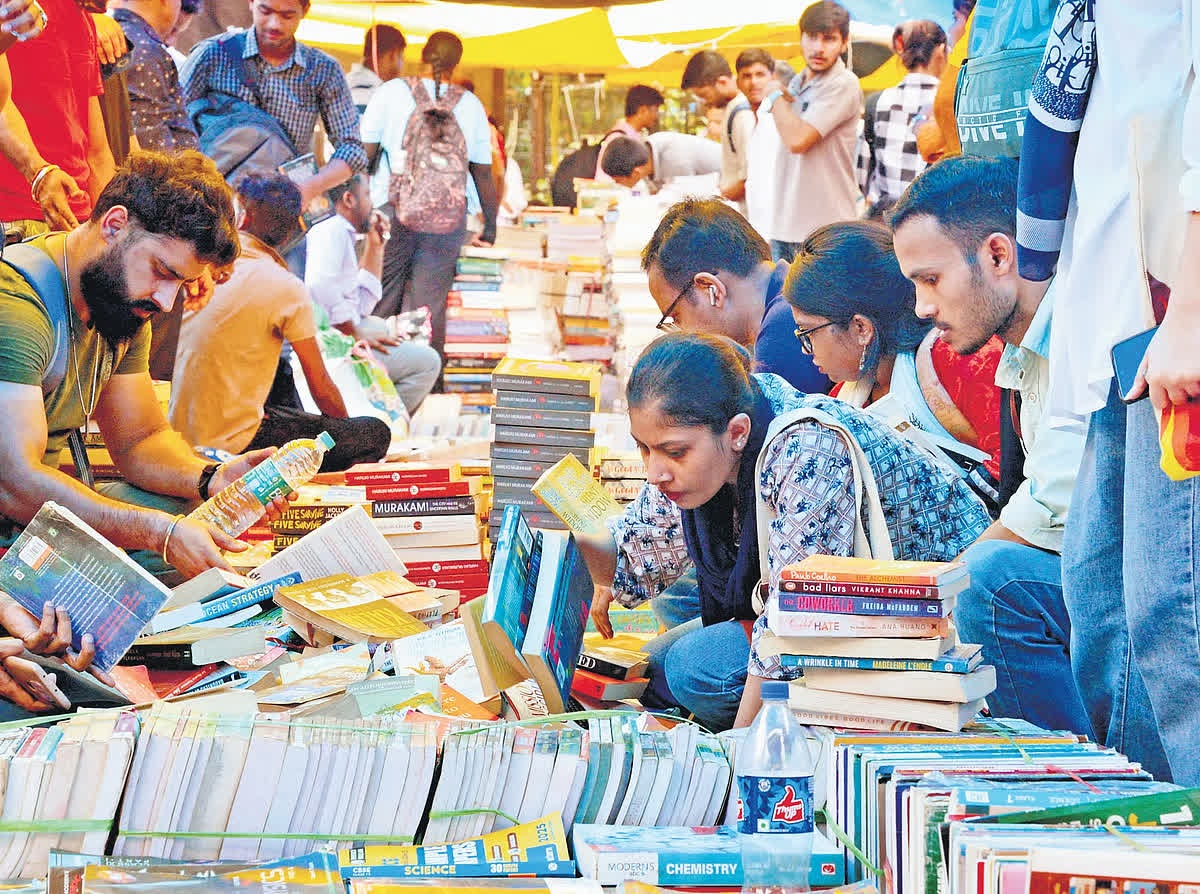 Khu chợ sách cuối tuần độc đáo ở Delhi, Ấn Độ