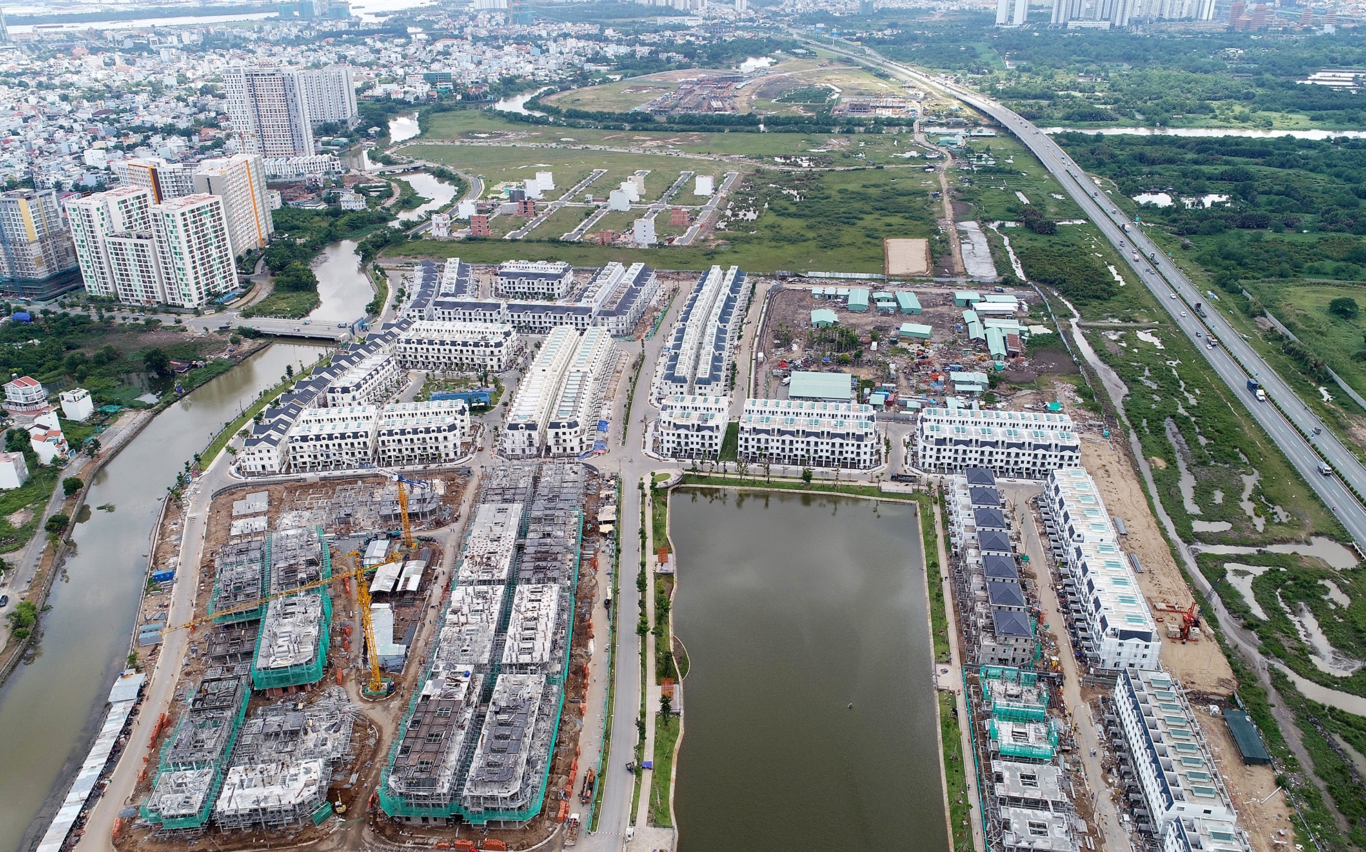 Dien mao khu do thi o Dong Sai Gon sau 1 nam phat trien hinh anh