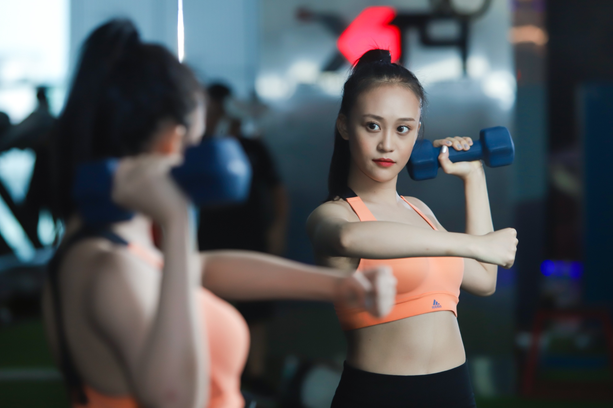 Hot girl phong gym noi gi ve viec tap luyen trong ngay ay? hinh anh