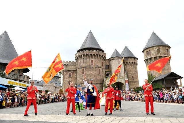 86 nghe si chau Au trinh dien le hoi Carnival tai pho di bo Ho Guom hinh anh