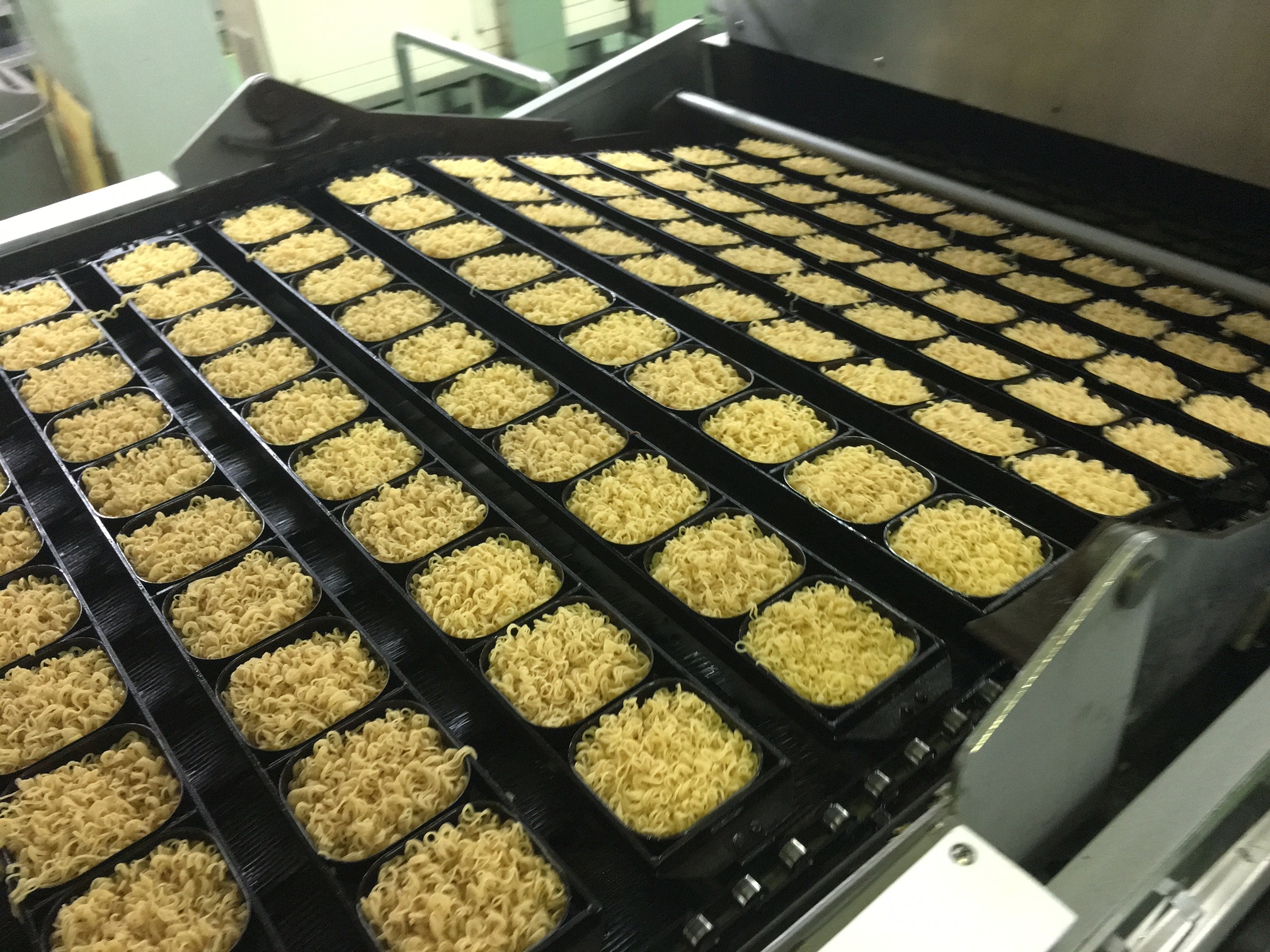 Can canh qua trinh chien mi an lien hinh anh