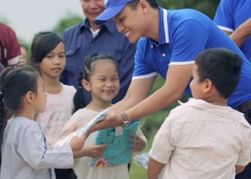 2.000 tam ao cho tre em ngheo dip Tet hinh anh